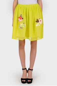 Желтая юбка с цветочной аппликацией