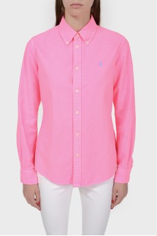 Розовая рубашка с голубой вышивкой