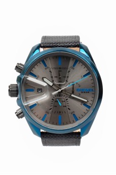 Чоловічий годинник з циферблатом графітово-синім.