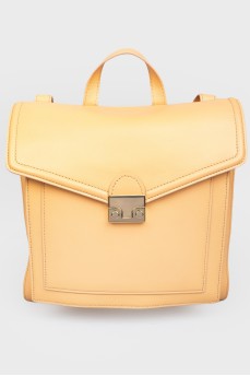 Кожаный рюкзак прямоугольной формы с биркой