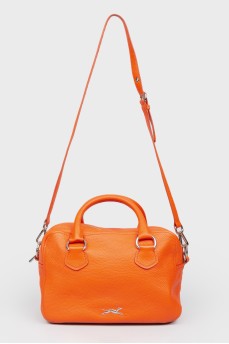 Ярко-оранжевая кожаная сумка на молнии