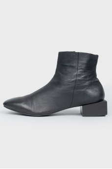 Черные кожаные ботинки с квадратным каблуком