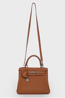Kelly 25 Bag в коже Clemence карамельного цвета