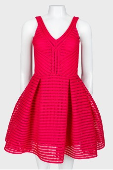 Розовое платье из сетки с пышной юбкой