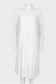 Белое летящее платье с коротким рукавом
