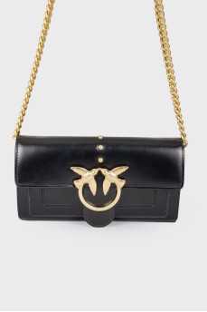 Чорна сумка із золотистим лого бренду