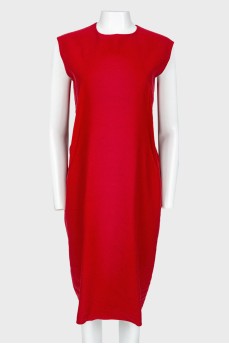 Червона сукня з оборками ззаду