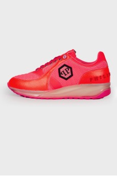 Кросівки у яскраво-рожевому кольорі