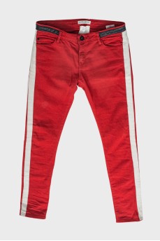 Червоні джинси з лампаси