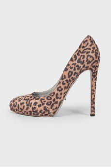Замшевые туфли в леопардовый принт