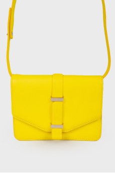 Ярко-желтая сумка на плечевом ремне