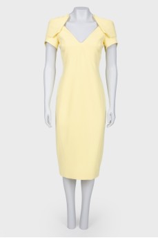 Приталенное платье лимонного оттенка