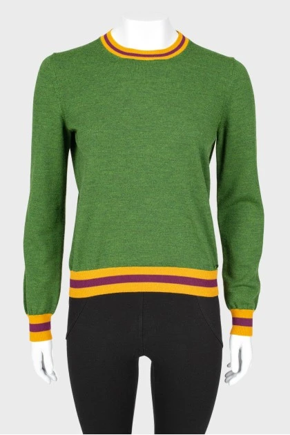 Зеленый свитер из шерсти