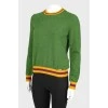 Зеленый свитер из шерсти