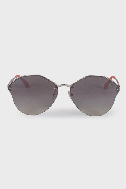 Солнцезащитные очки с металлическими дужками