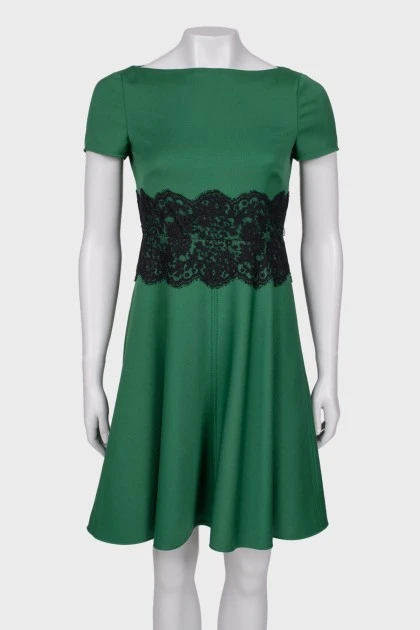 Зеленое платье с  кружевом