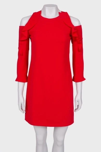 Красное платье с оборками на рукавах