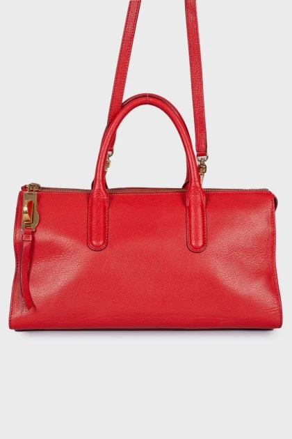 Красная сумка из фактурной кожи