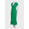 Зеленое платье макси с вырезами