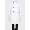 Белое пальто с асимметрией