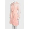 Розовое платье с гипюром