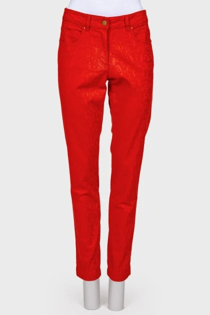 Красные джинсы с текстурным узором