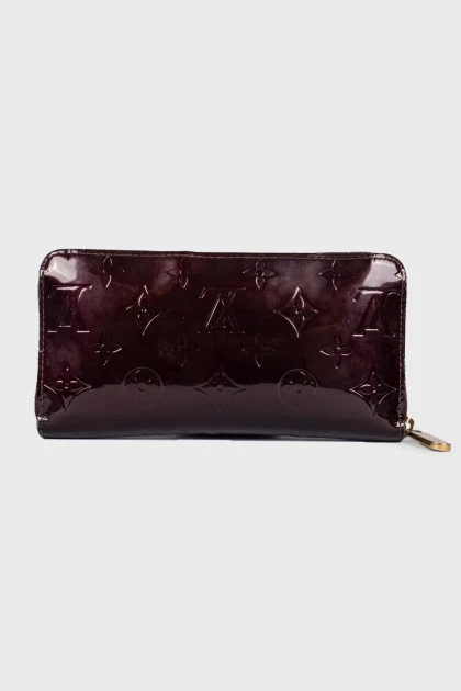Лаковий гаманець у вишневому кольорі