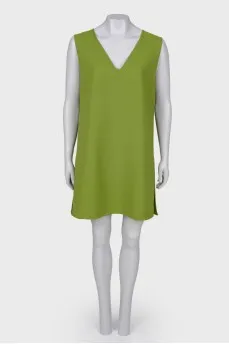 Зеленое платье А-силуэта