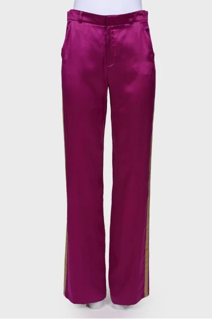 Фиолетовые брюки с лампасами