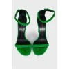 Замшевые зеленые босоножки на блочном каблуке