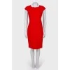 Червона сукня-футляр без рукавів
