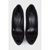 Замшевые черные туфли с открытым носком