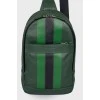 Зеленый рюкзак в полоску