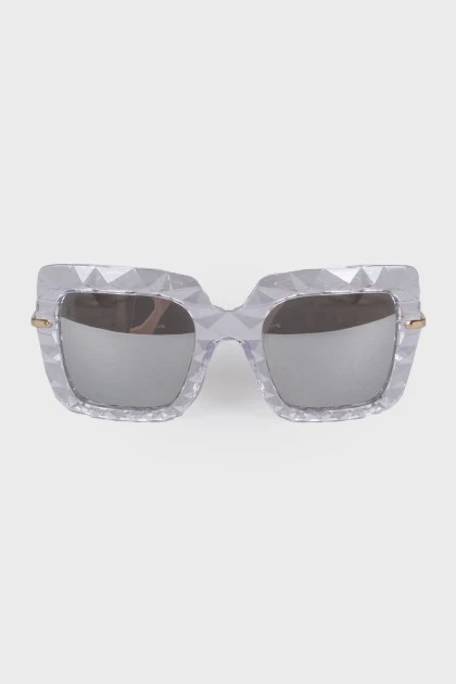 Солнцезащитые очки с текстурной оправой