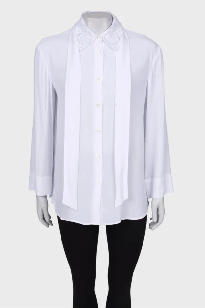 Белая блуза с ажурным воротником