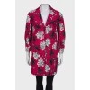 Розовое пальто с цветочным принтом