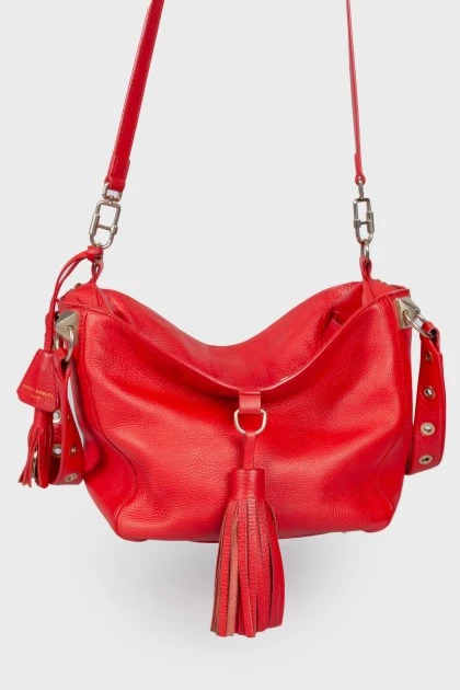 Красная сумка с кисточками