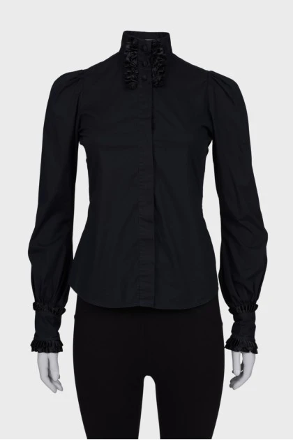 Черная блуза с рюшами