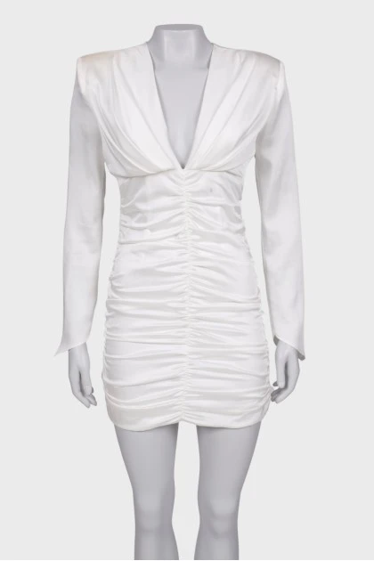 Белое платье с драпировкой