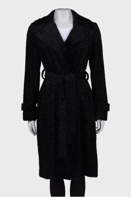 Черное пальто с разрезом сзади