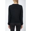 Чорний светр із поперечним плетінням