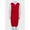Червона сукня з V-вирізом