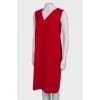 Червона сукня з V-вирізом