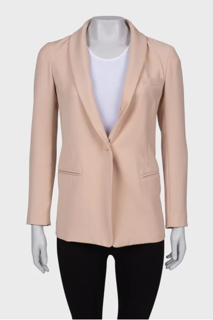 Бледно-розовый пиджак на пуговице