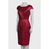 Красное блестящее платье-футляр