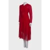 Красное платье с плиссировкой