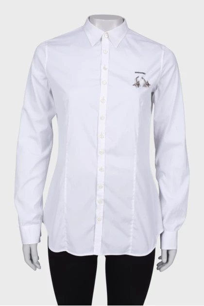 Белая рубашка с металлическим декором