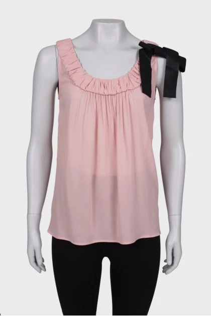 Розовая блуза с завязками