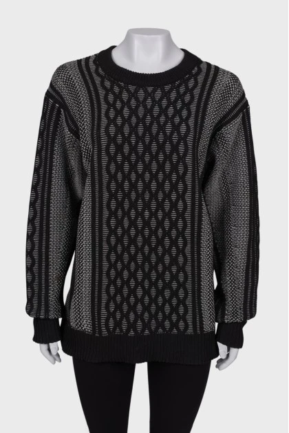 Черно-белый вязаный свитер