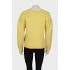 Желтый свитер с принтом